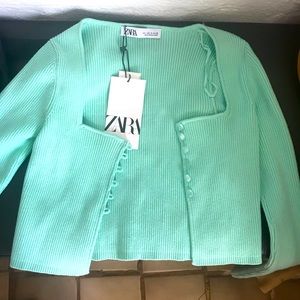 Beautiful brand new Zara crop sweater!